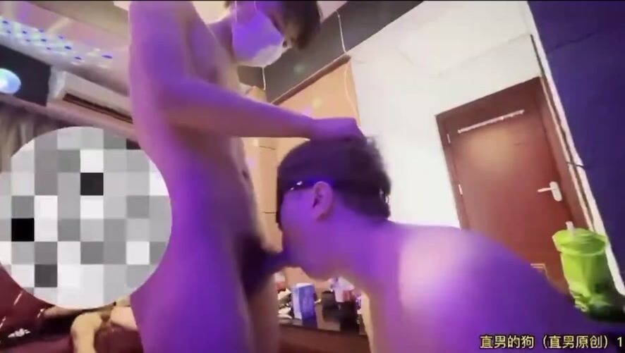 Chinesische jungs blasen: 18-jährige twinks saugen hart