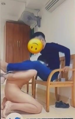 18岁越南小受被爸爸的大屌噎到
