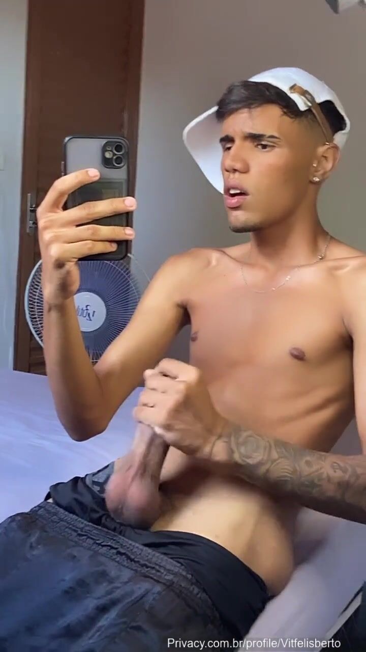 18 yo filming himself cumming