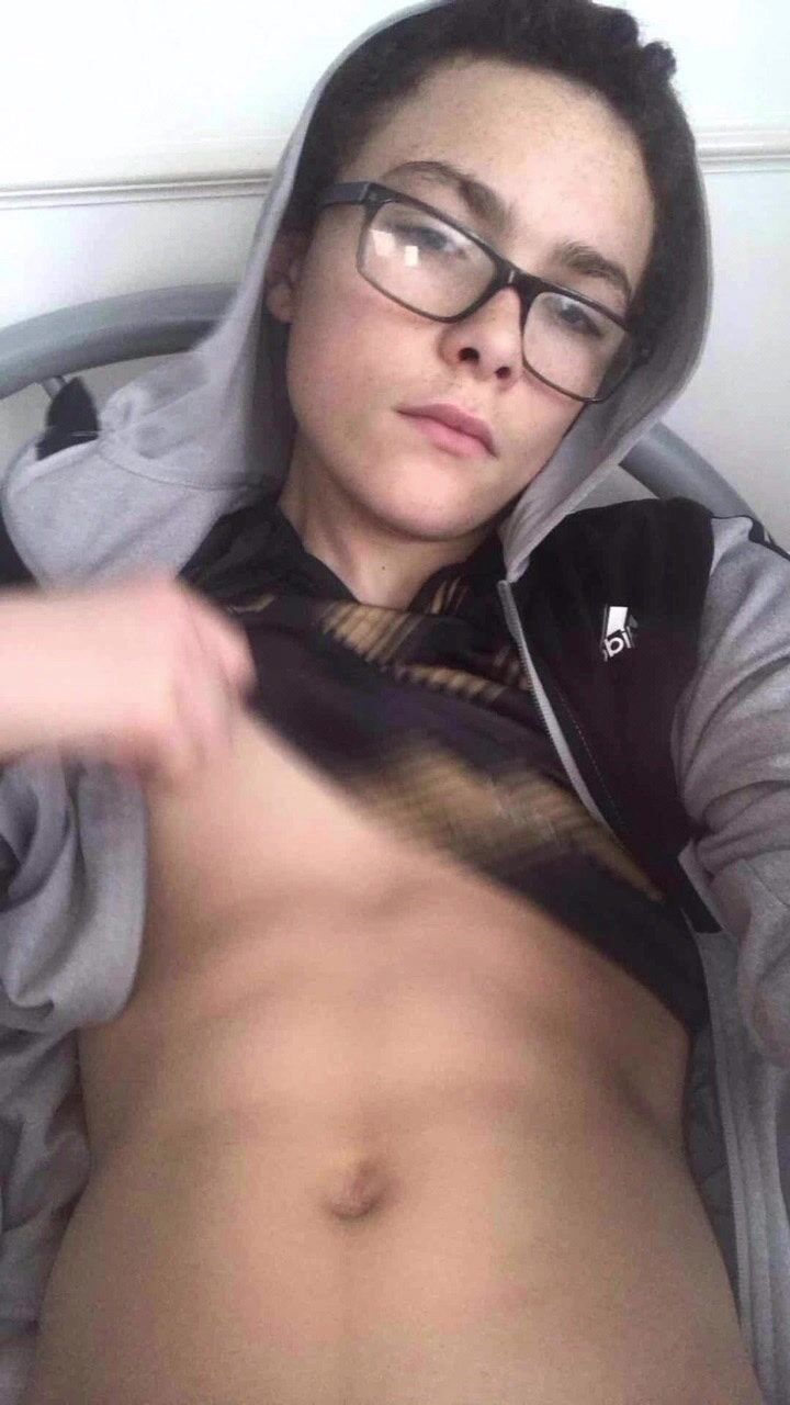 Young 18 yr old jerks hard and cums in bed