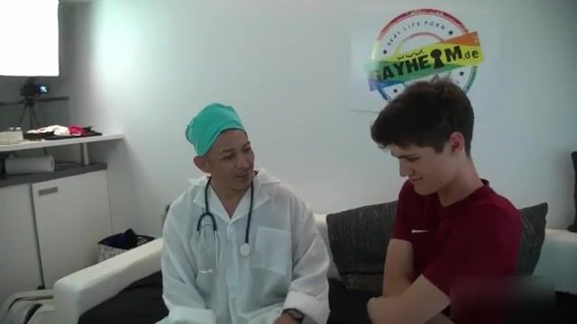 18歳ドイツのツインク初めての生ダブル挿入フィスト&おもちゃ