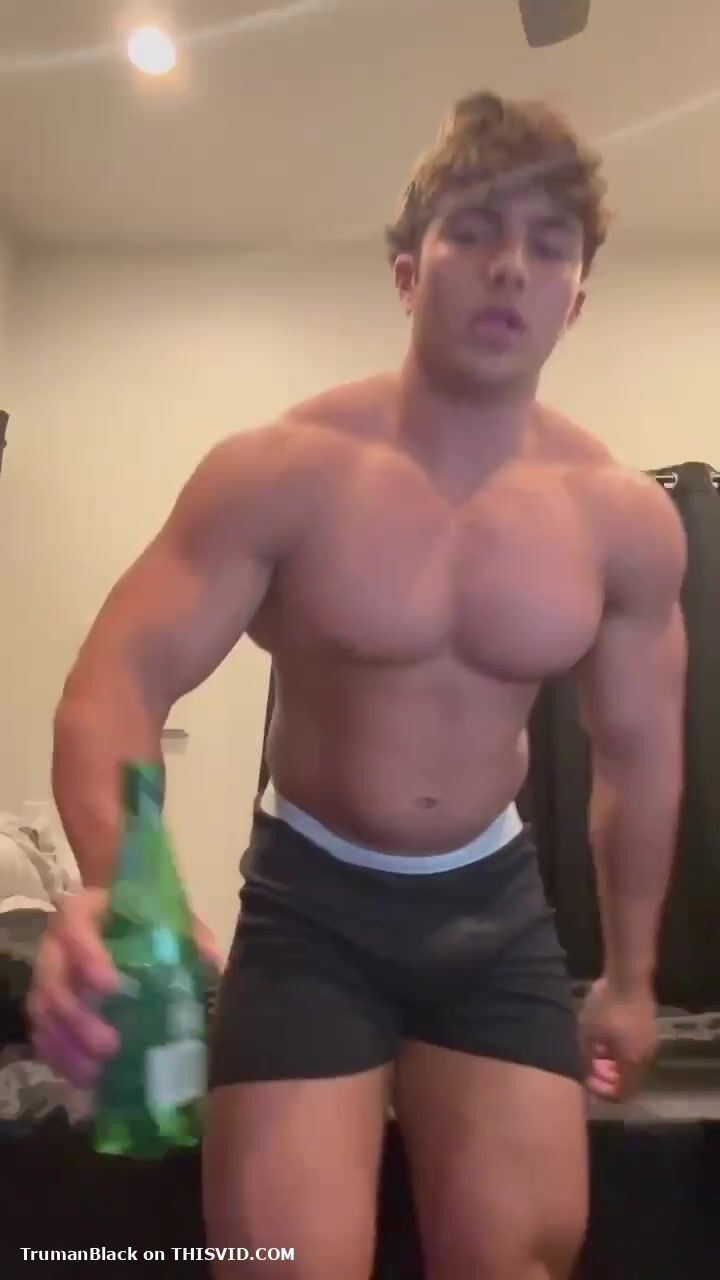 Commandes de poppers pour ado musclé dominant