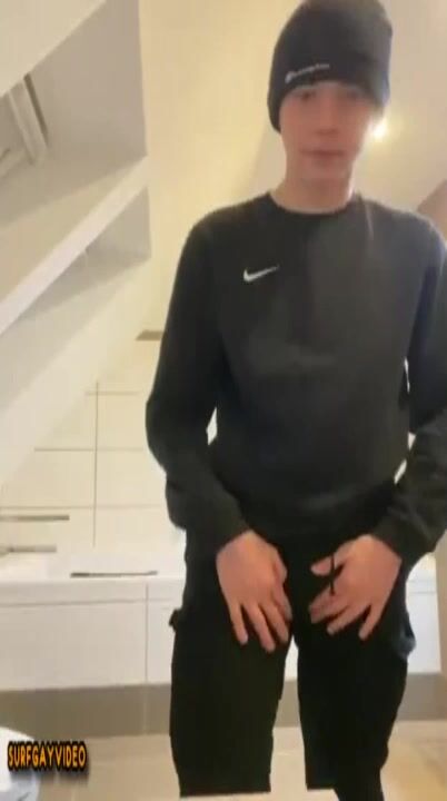 19歳の少年が風呂場でオナニー ボーイズポルノ