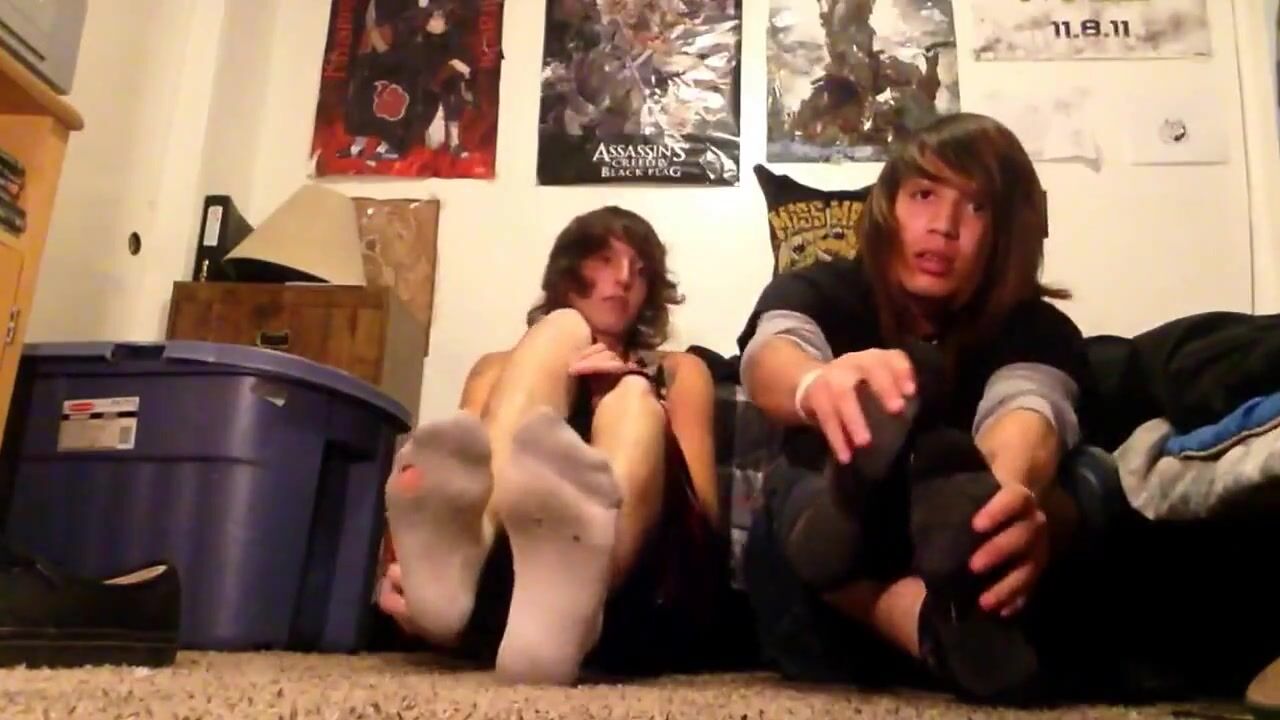 Kyle 19 patinador folla sin condón a amigo twink
