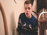 Meister beobachtet 19-jährigen sklaven, der sich vor der kamera ona...