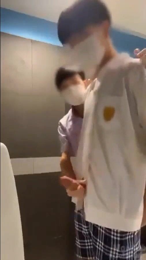 亚洲小基公厕无套干
