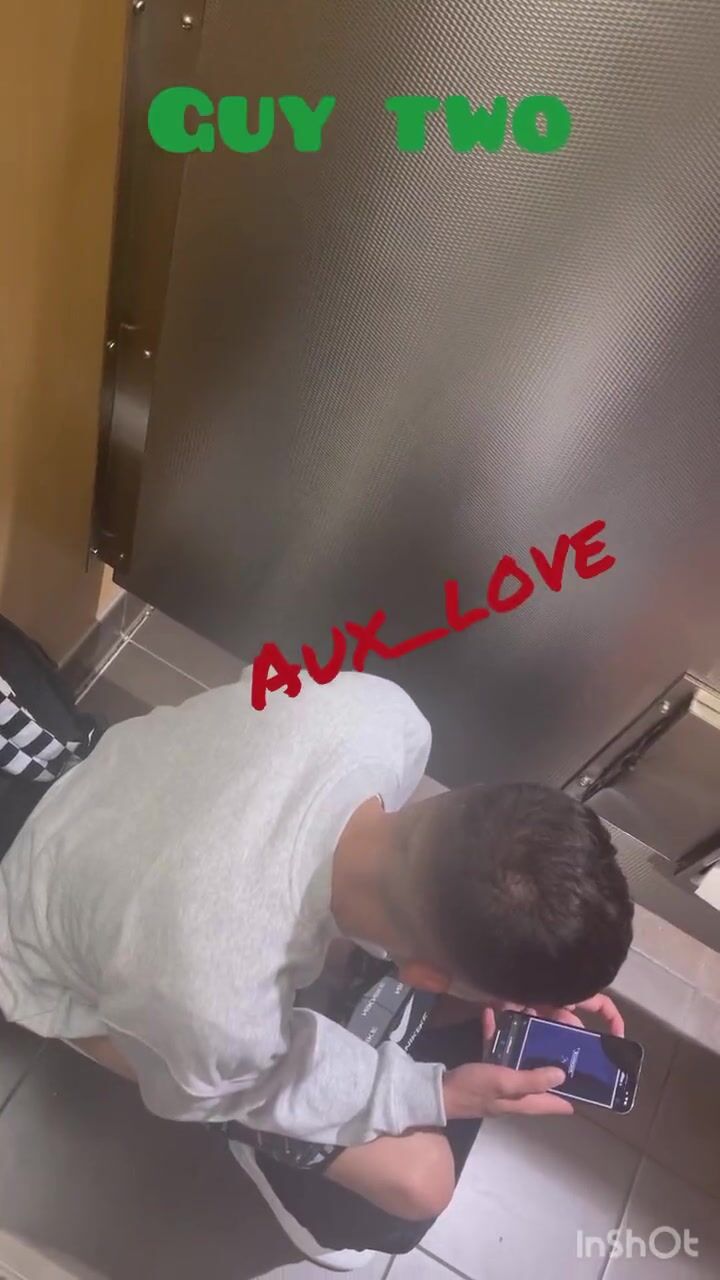 2 guys meet up in a bathroom for some understall action.