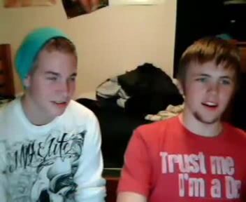 Chicos suecos straight se corren juntos por webcam