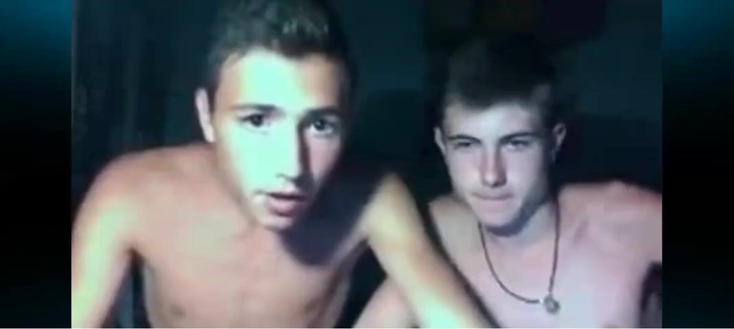 Amigos heteros se convierten en pareja cam para juego a pelo