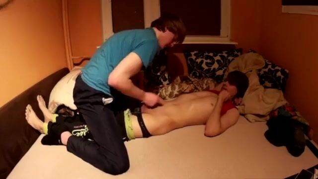 Junge twinks machen leidenschaftliche liebe