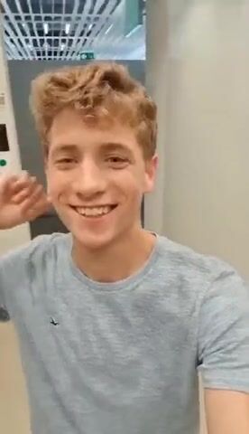 22 seconds of fun and a aplash shot too. gay porn fun