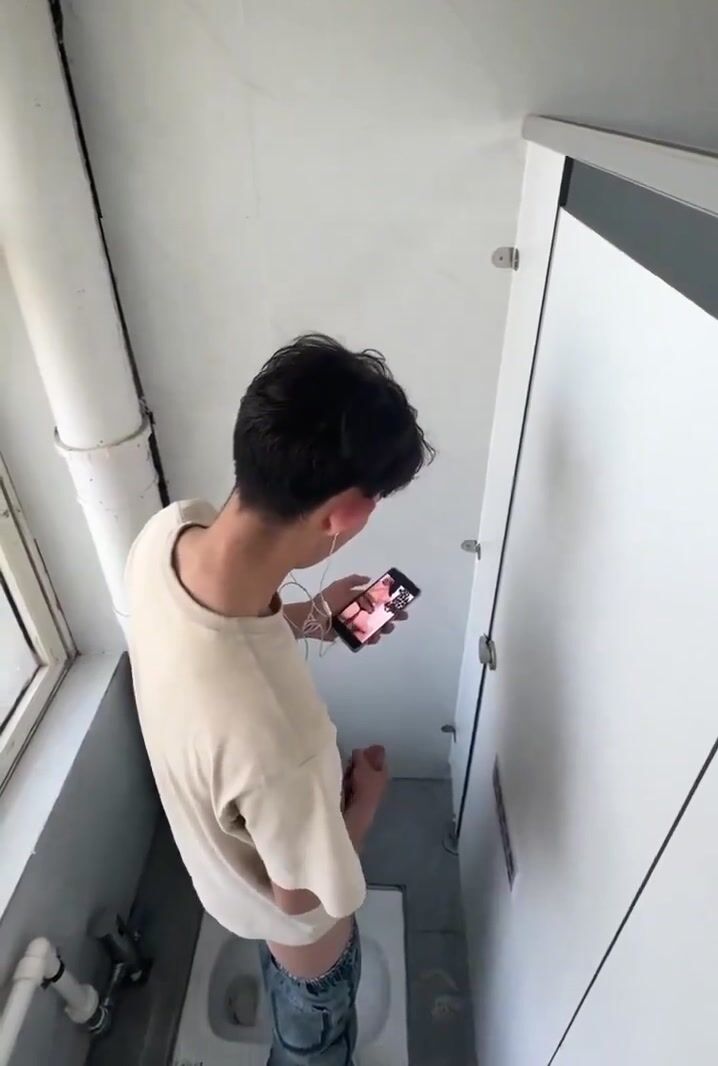 22 yo chinese boy cums in a napkin spy