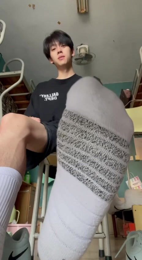 22 yo chinese college student masturbating in his room