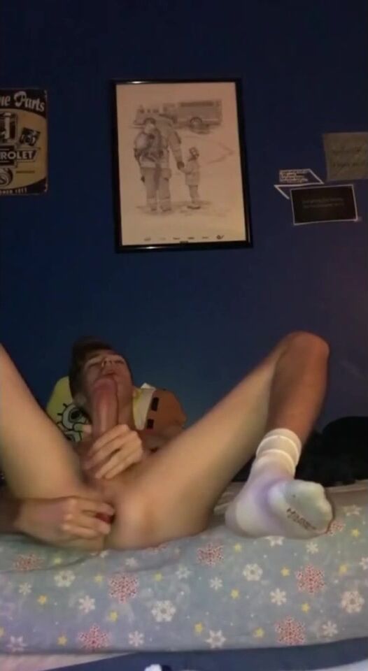 Bavarian stud jerks off and dildo fucks himself