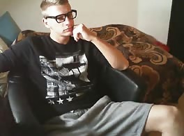 скандал с блондином разворачивается без презерватива
