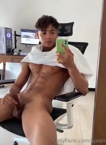 Paja entrega jovencito papá musculoso polla sin condón