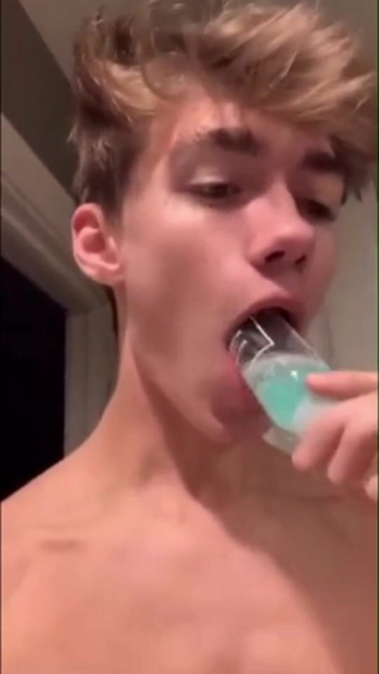 Portland twink learns gay sex: will you help?