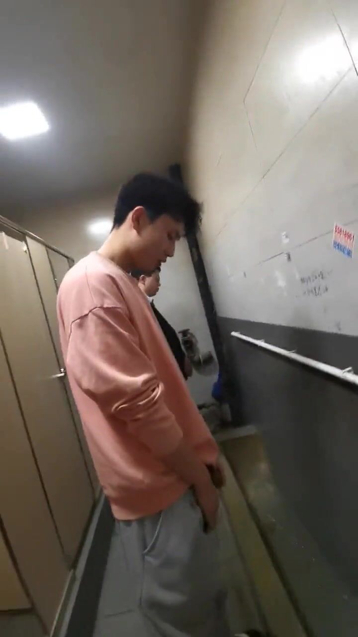 男厕小便