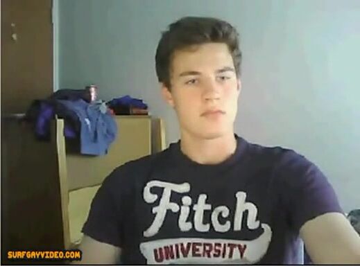 A pretty face guy cuming in chair