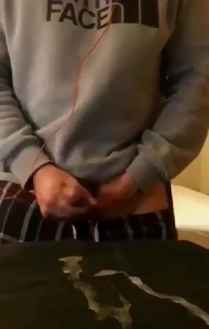 嫩嫩爸肌无套鸡巴射精