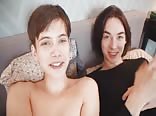 Entzückendes paar hat spaß im bett