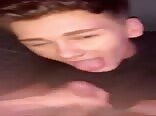Adolescente novato comendo pau sem camisinha em público