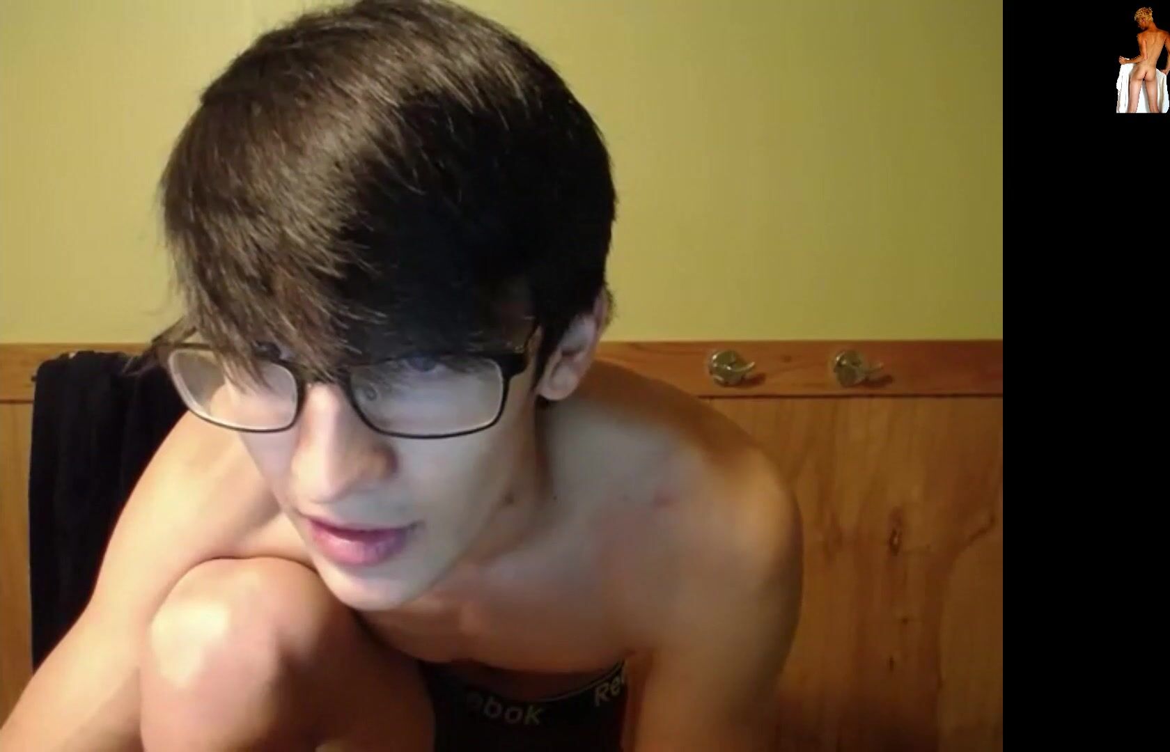 Porno gay: chico adolescente inteligente y suave en webcam