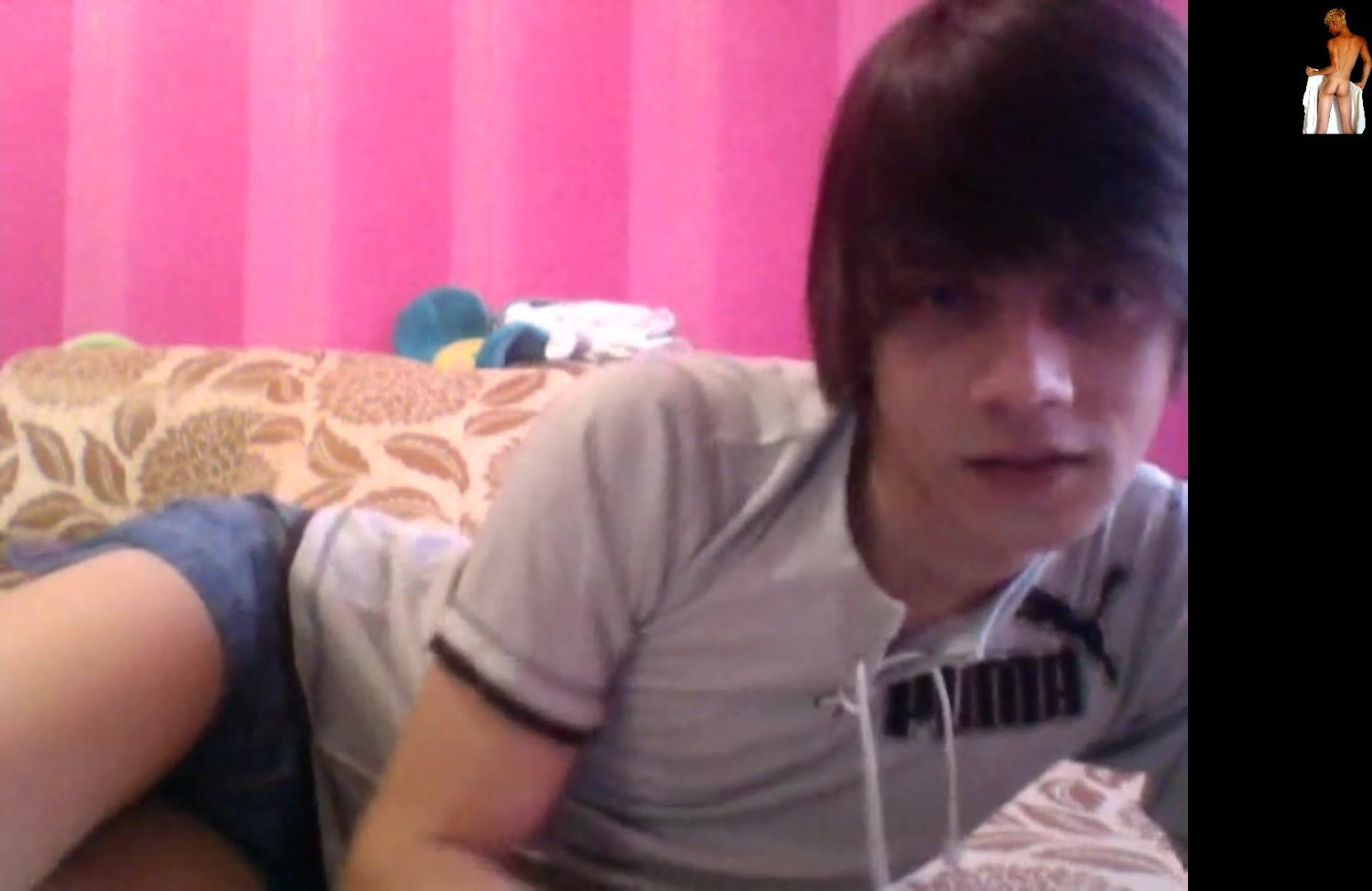 Süßer amateur-twink spielt allein mit dildo - aa vid tube