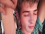 Chico lindo satisfecho en video gay
