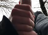 Geiler amateur-junge wichst hart im wald - schwulenporno-video