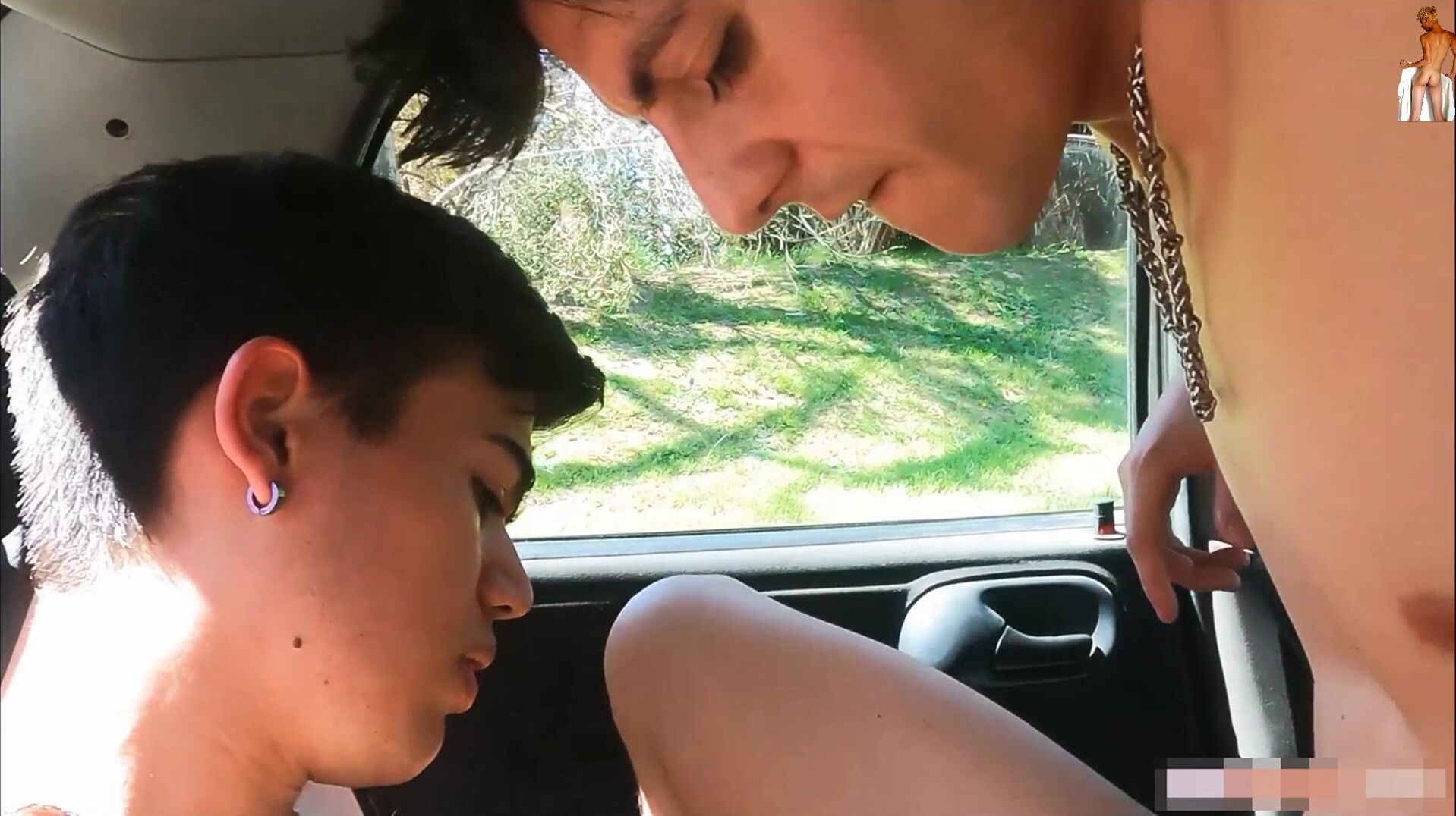 Heiße twinks wechseln bareback im auto