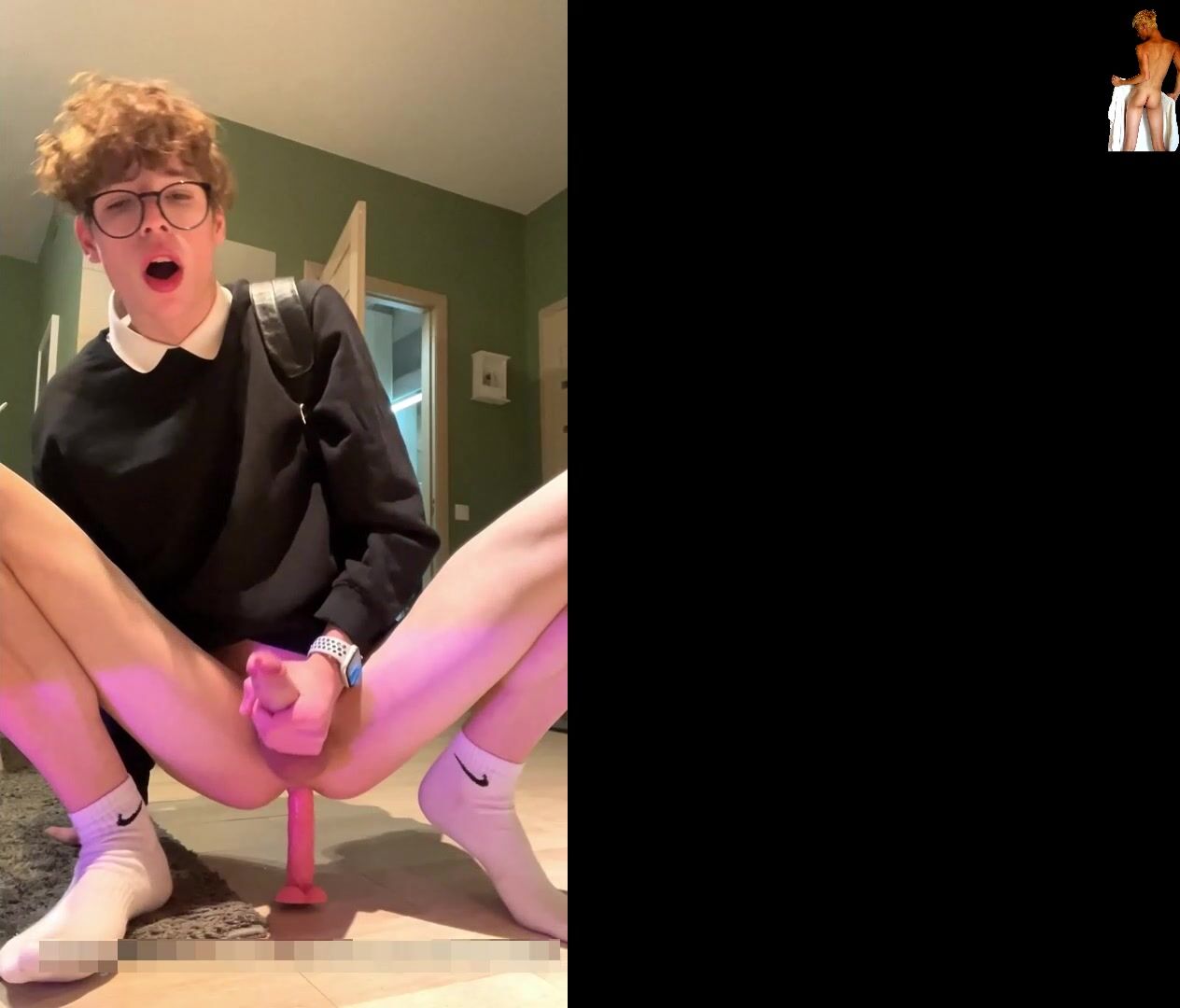 Nerdy twink boy strokes his amateur cock solo