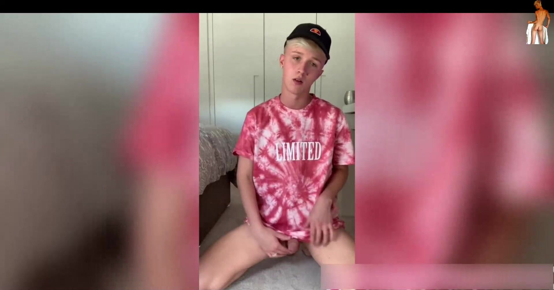 Guapo rubio se masturba solo