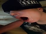 少年に生チンポを食べさせる