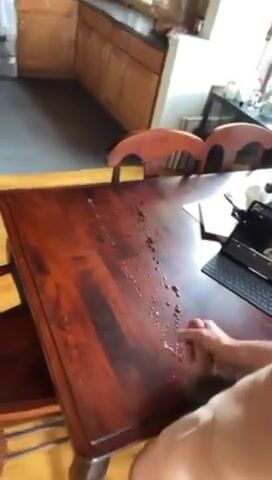 Gay paja en la mesa - raw cock action