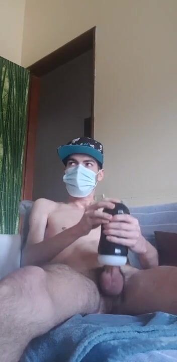 Sozinho em casa, foda com fleshlight e gozada