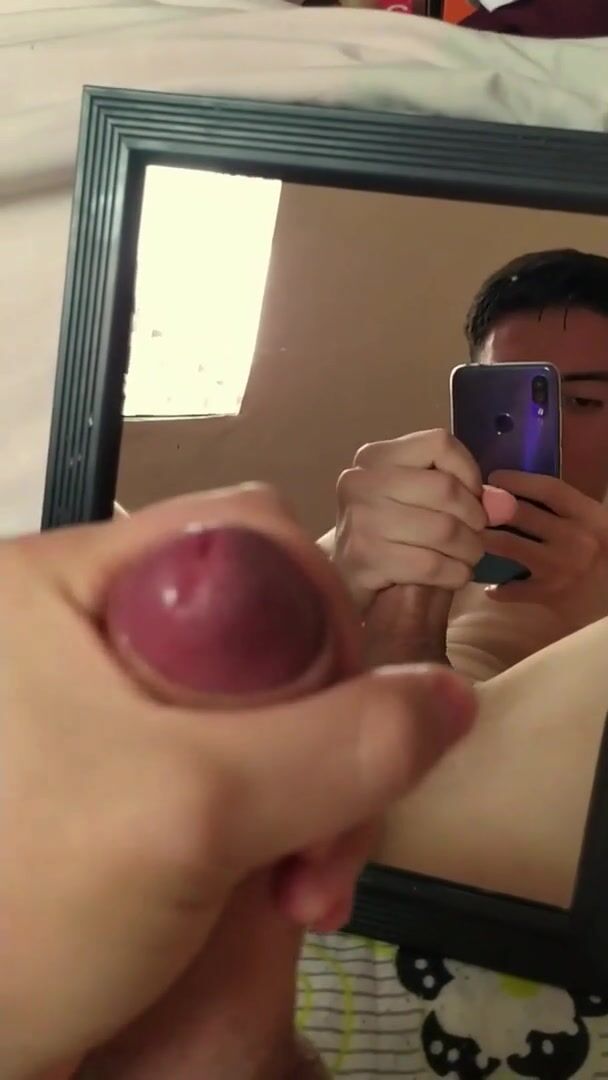 شاب ناعم يعرض مؤخرته ويقذف بقوة