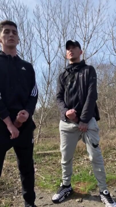 Two twinks jerk bareback muscle cock outdoors