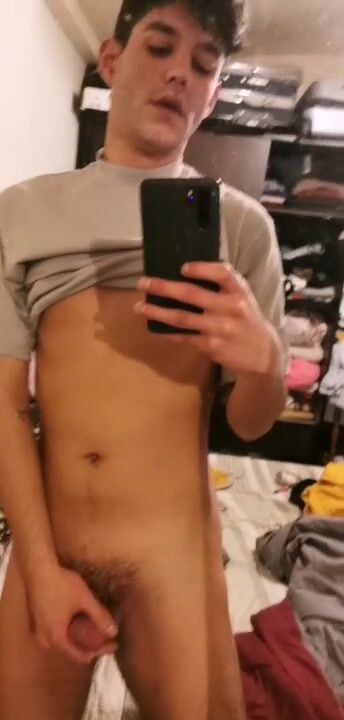 Ridyt hunt cums hard all over the mirror