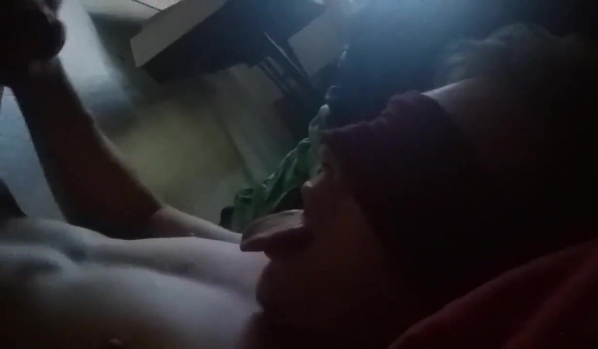 Explosion de sperme sur son propre visage 2