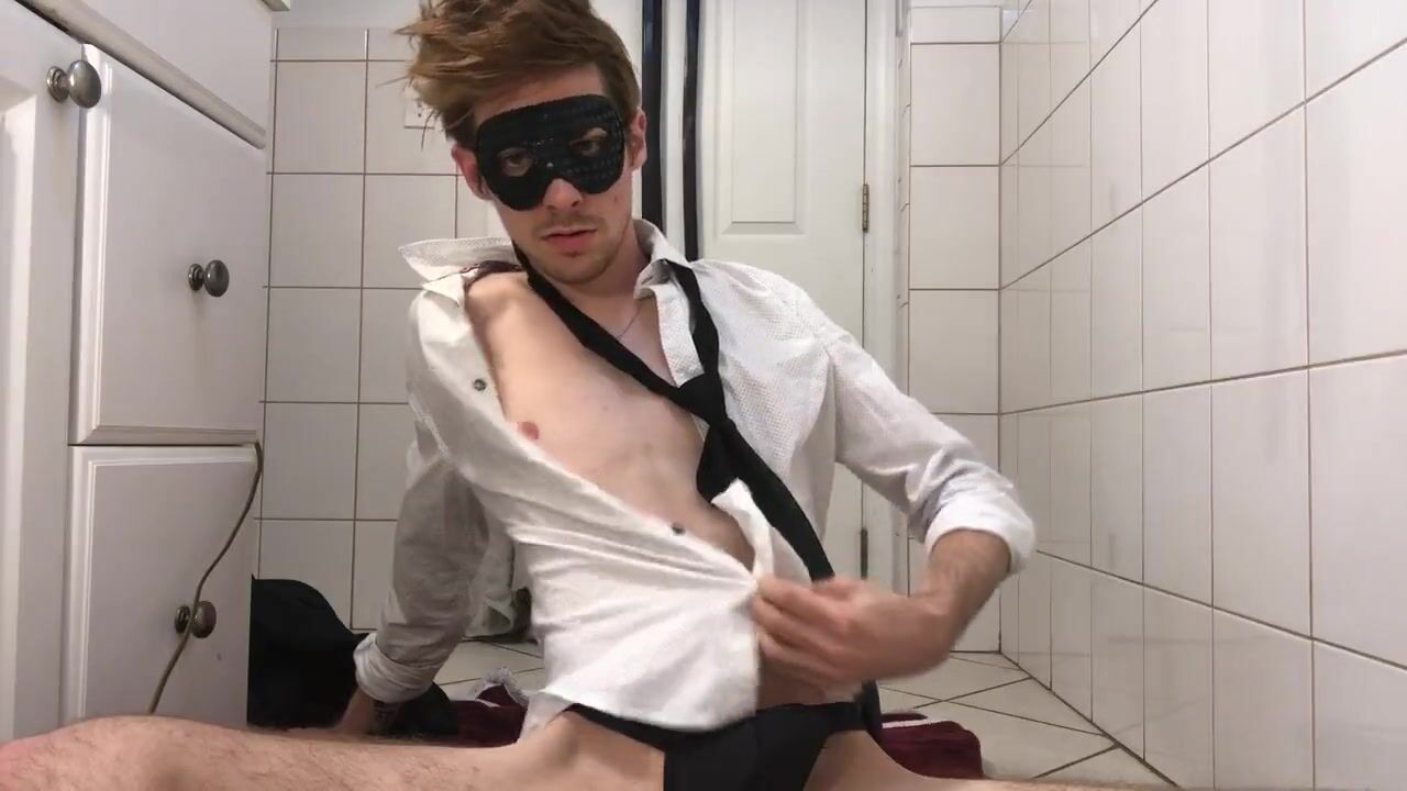 [abx][2][680] - masked 18 year old twink fists himself and cumshot