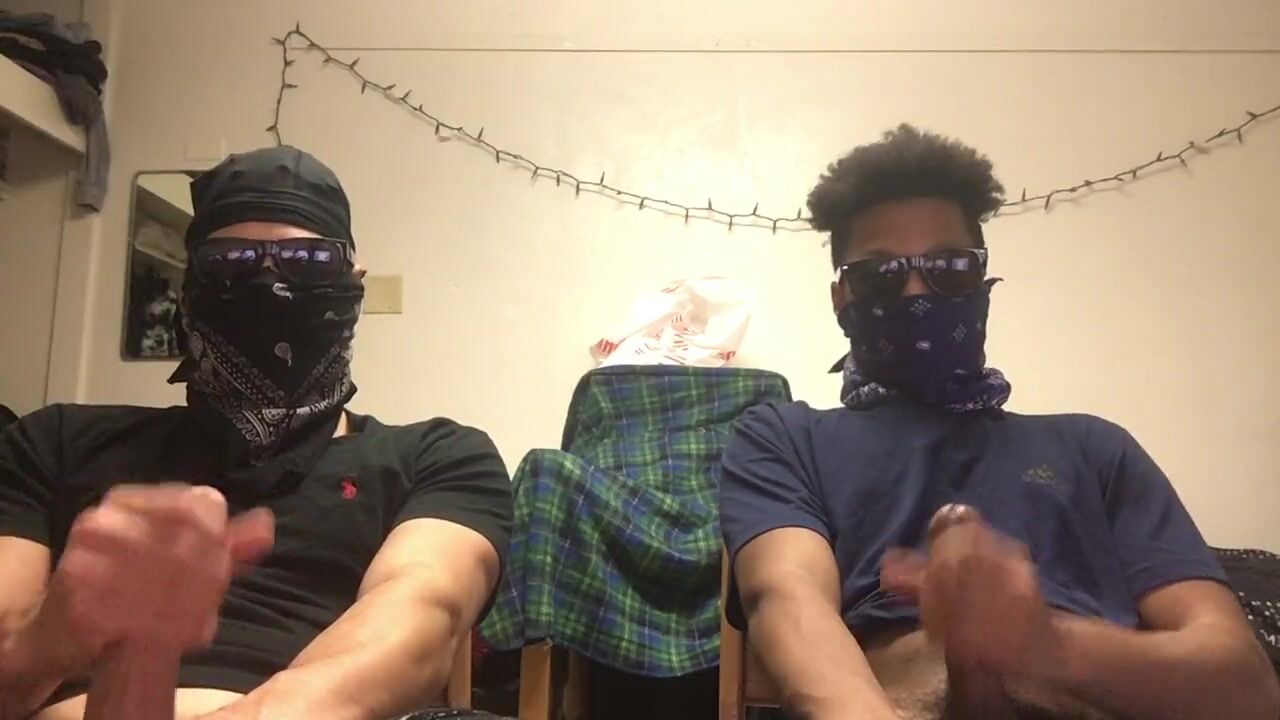 Mixed italian twink friends bust together