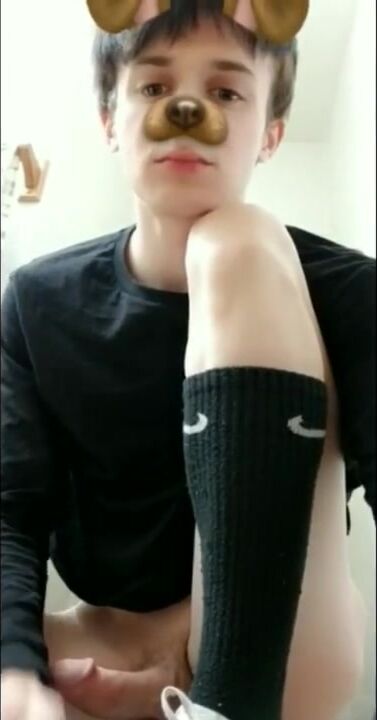 Horny 20 yr old jerks off on snapchat