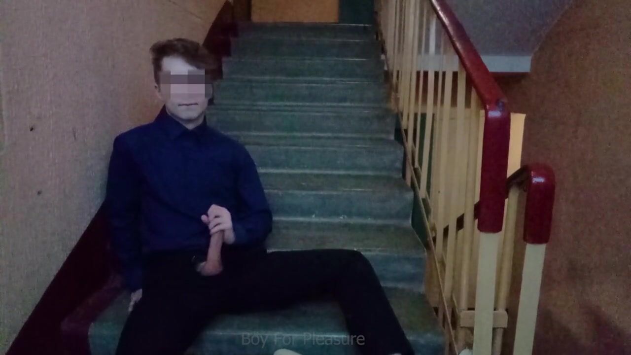 [abx][3][845] - public jerking off on the stairs after school