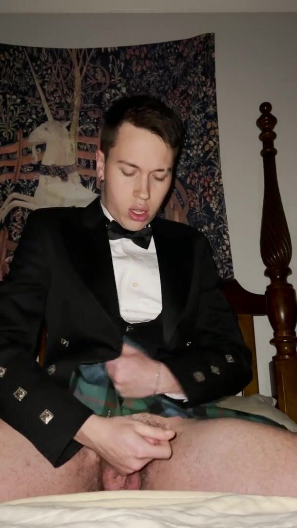[abx][4][211] - just a scottish boy wearing his kilt