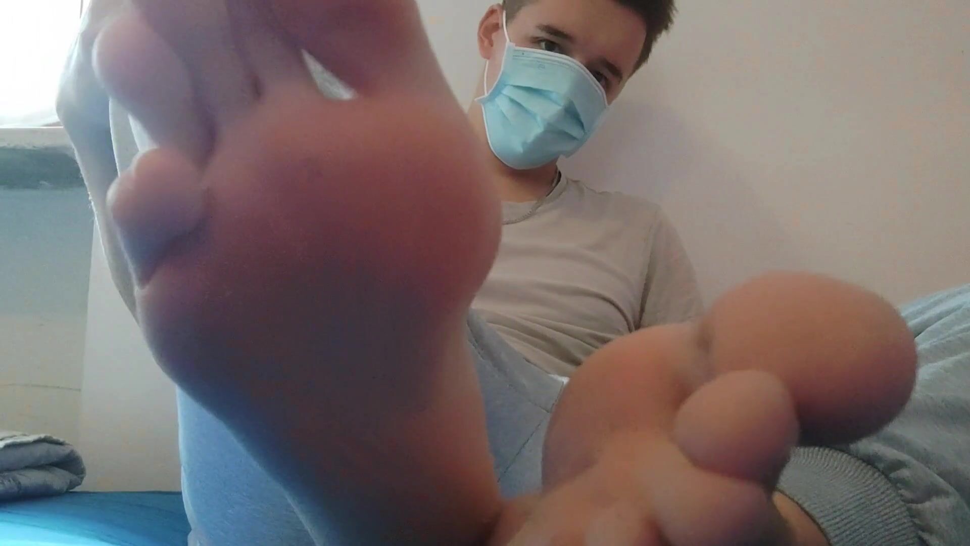 [abx][4][402] - 18 twink showing feet, uncut cock and cumming