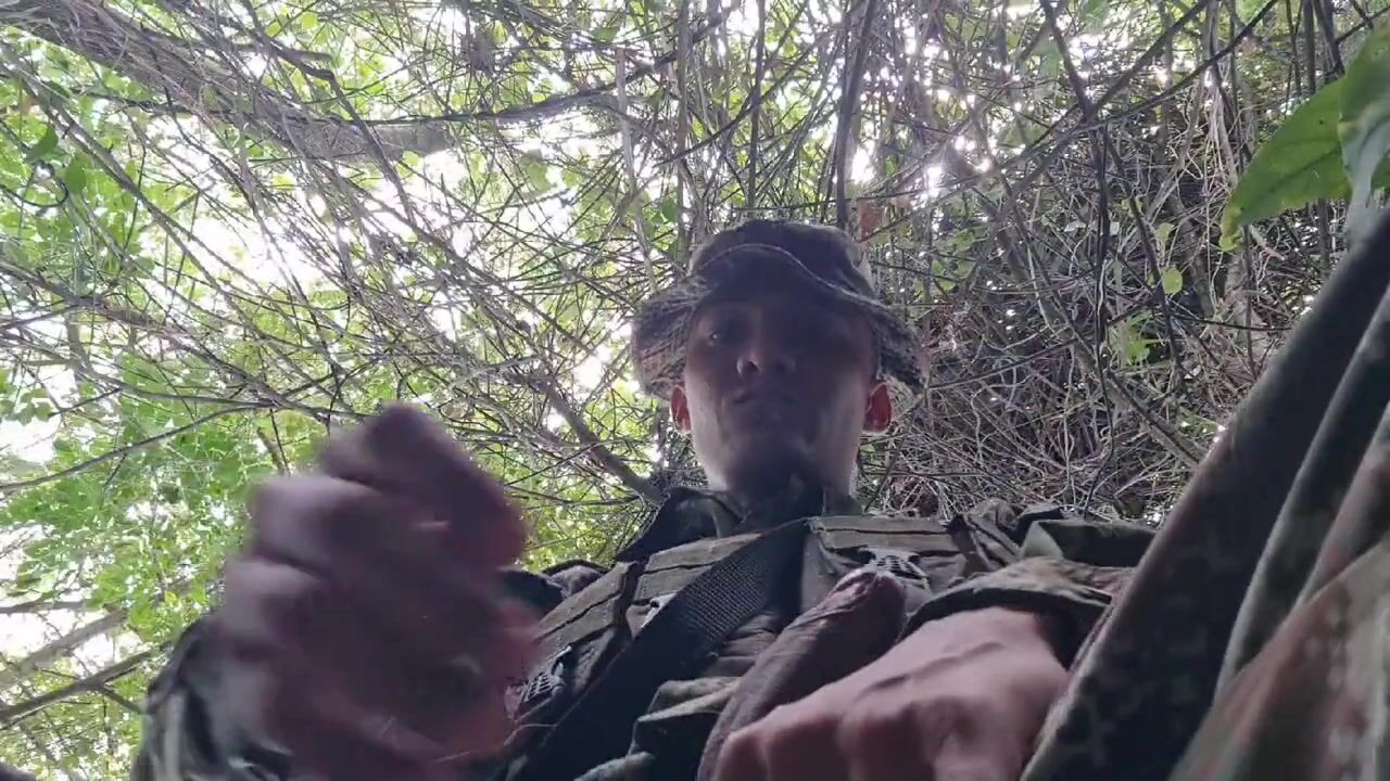 哥伦比亚士兵无套干警卫