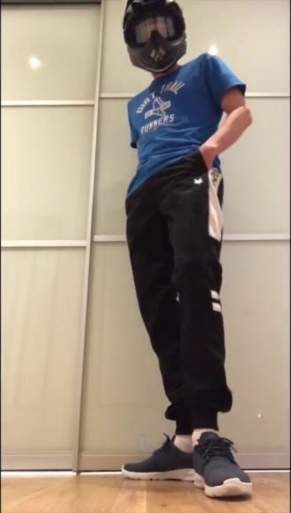 [abx][4][529] - quick jerk-off with huge load in zooyork trackies