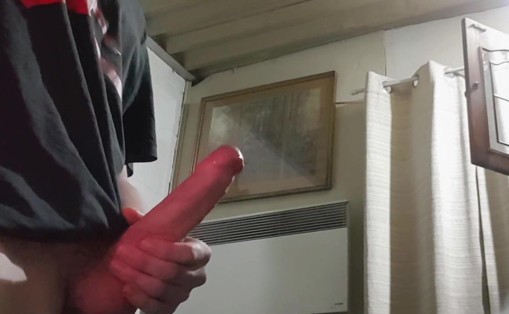 Chick watches thick ropes on facetime