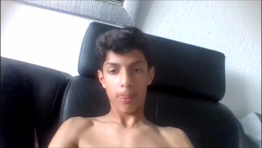 Süßer twink jo nimmt daddy's muskulösen schwanz ohne gummi